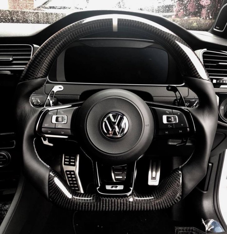 EZT Carbon Fiber-Alcantara Steering Wheel (VW MK7/MK7.5) – Eurozone Tuning