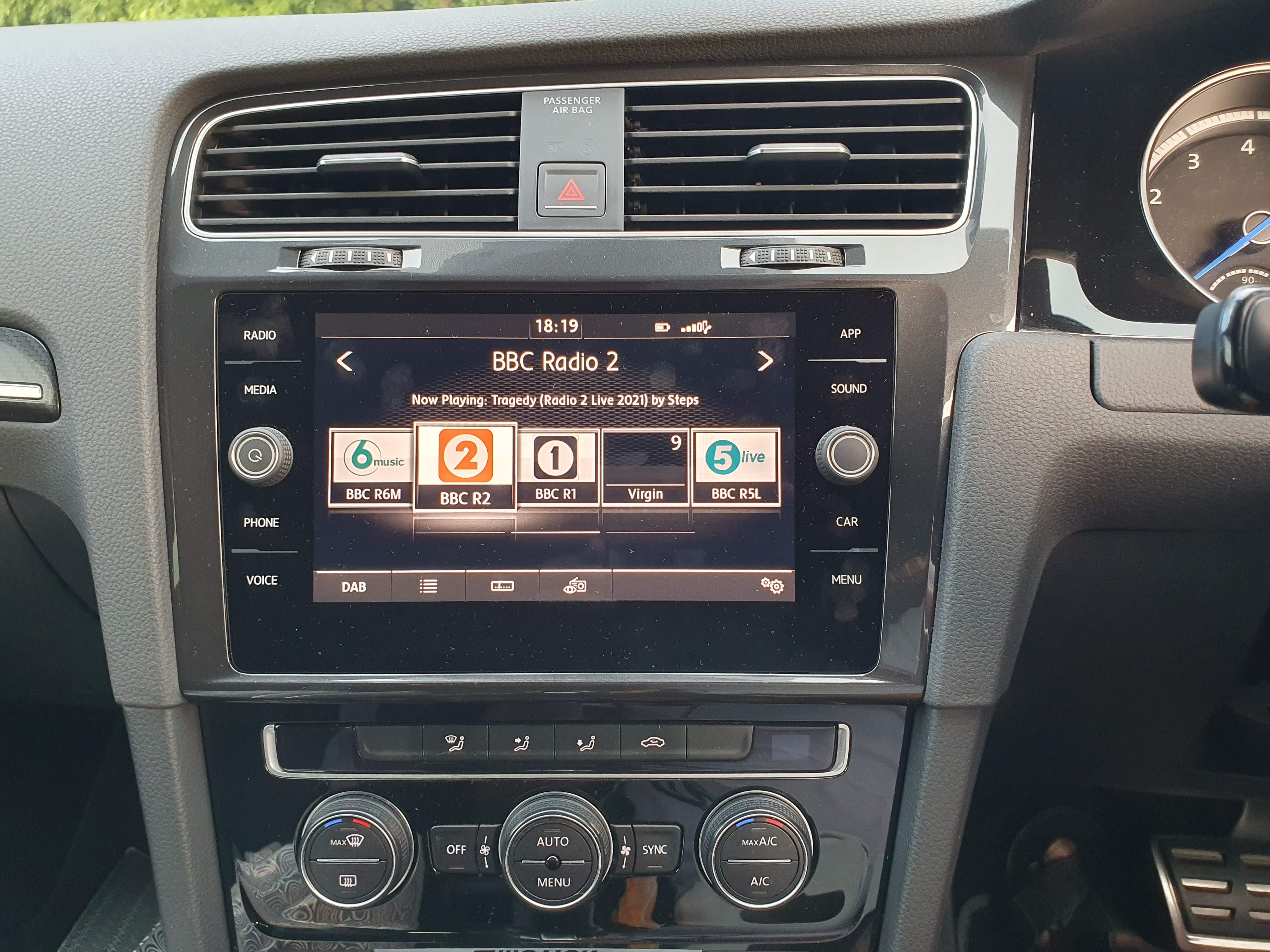 VW MK7 Golf/GTI/GolfR/E-Golf 8 Glass Display Retrofit Kit (Nav/Non Na –  Eurozone Tuning
